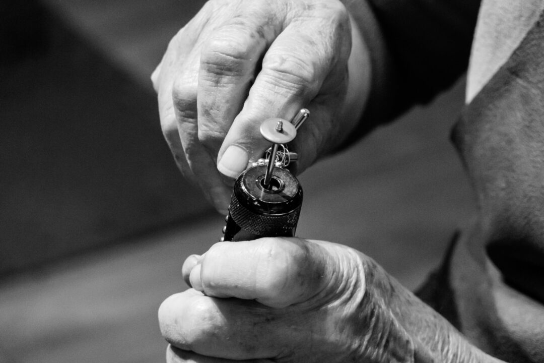 Flexshaft handpiece creates a needed pause while changing a tool.